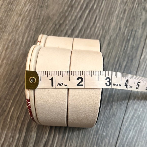 PANDORA Heart-Shaped Jewelry Box - Picture 7 of 7